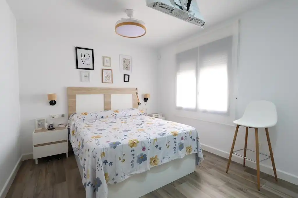 Schlafzimmer von Einfamilien-Reihenhaus zur Miete in Pilar de la Horadada mit Klimaanlage, Heizung und Möbliert