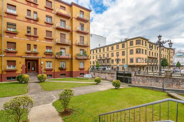 Local comercial en Venta en C/ Tenderina  Alta en Fozaneldi - Tenderina