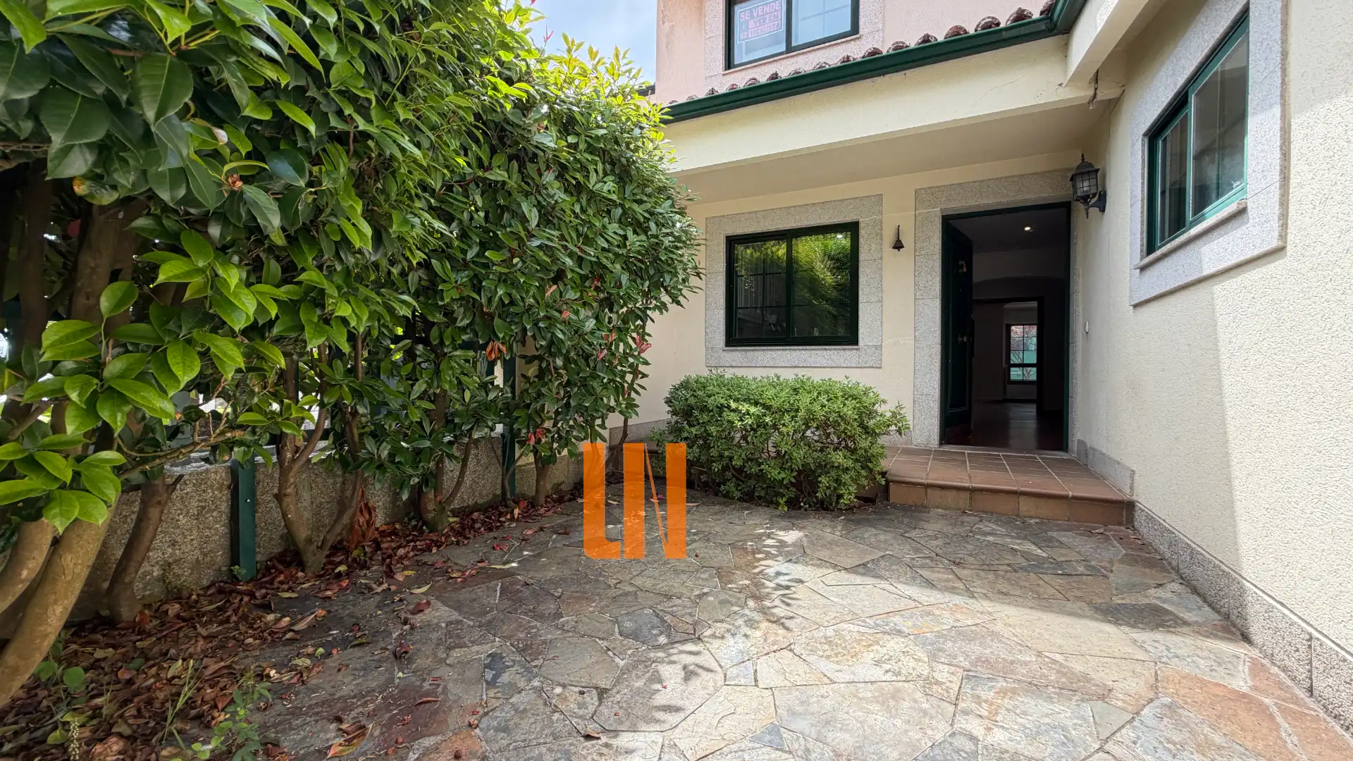 Vista exterior de Casa adosada en venta en Oleiros con Calefacción, Jardín privado y Parquet