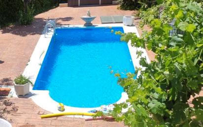 Swimming pool of House or chalet for sale in Fuentenovilla  with Private garden, Parquet flooring and Terrace