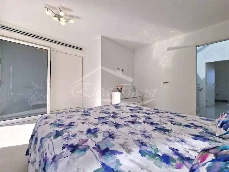 Dormitori de Casa adosada en venda en Adeje amb Aire condicionat, Jardí privat i Terrassa