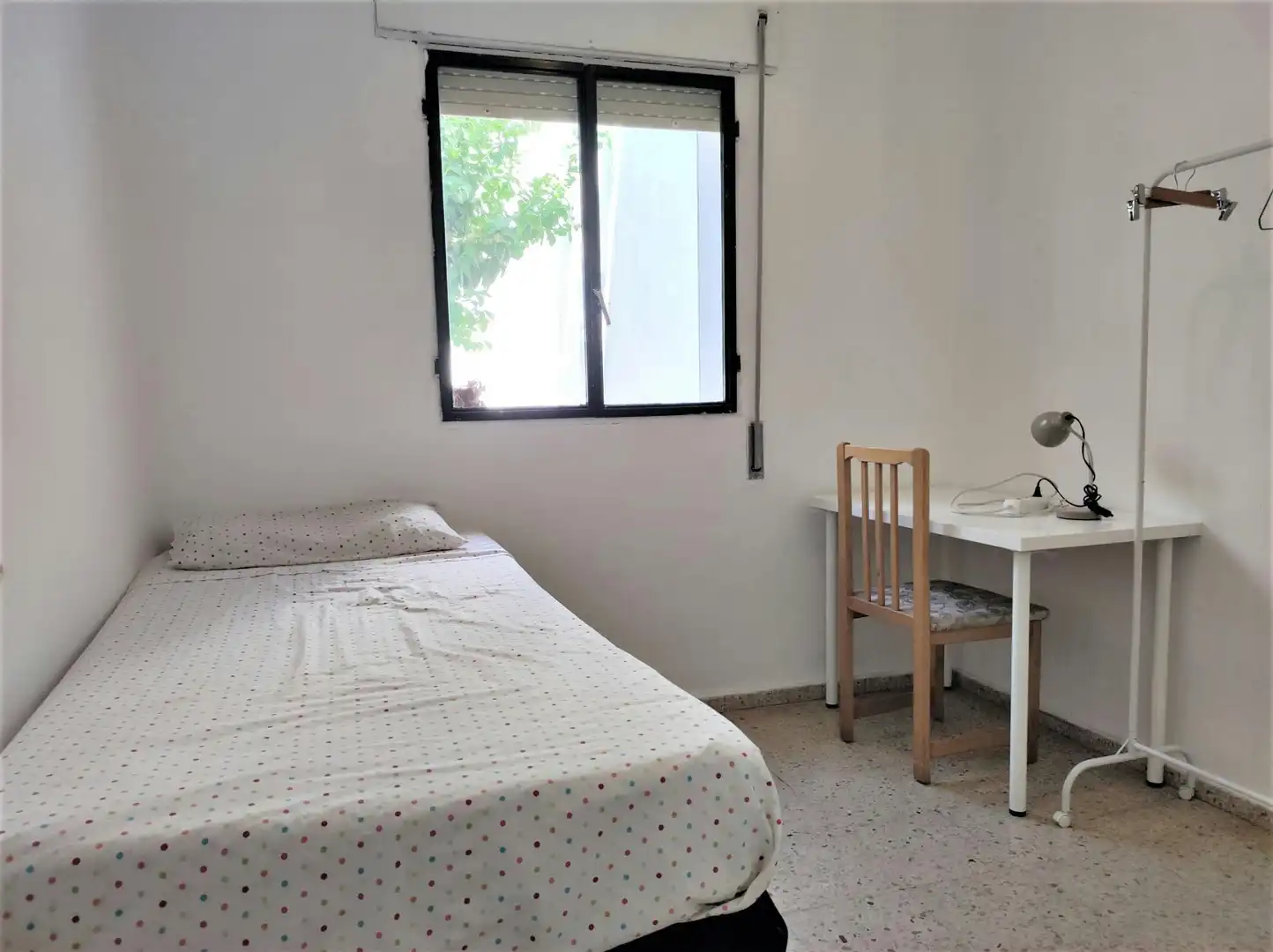 Bedroom of Flat for share in  Sevilla Capital  with Air Conditioner, Furnished and Washing machine