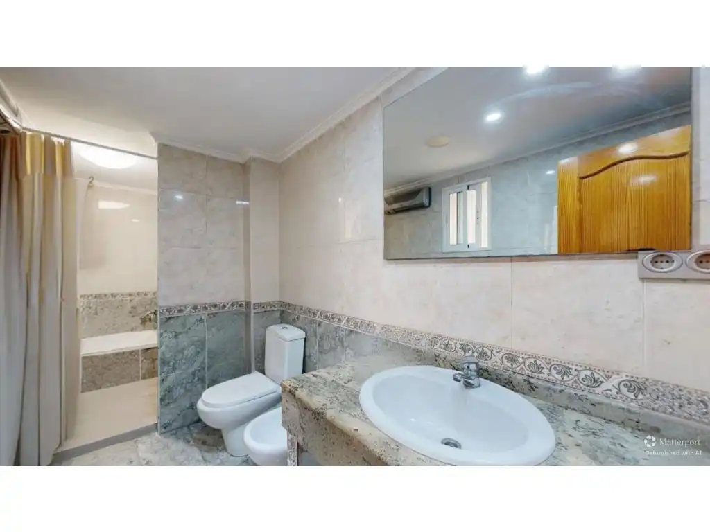 Bathroom of Houses for sale in Burjassot