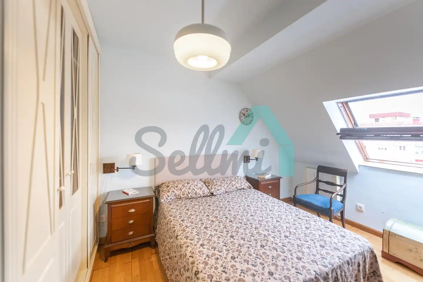 Schlafzimmer von Wohnung zur Miete in Oviedo  mit Heizung, Parkett und Möbliert