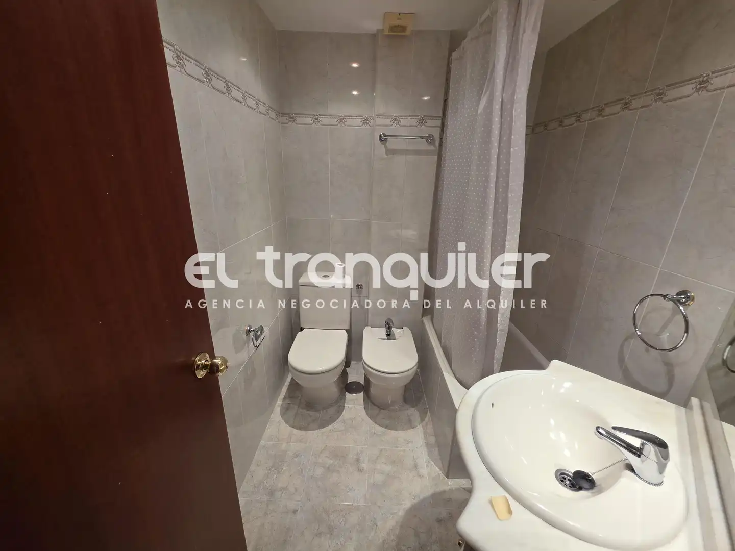 Bathroom of Flat for rent in Madrid  with Air Conditioner, Parquet flooring and Terrace