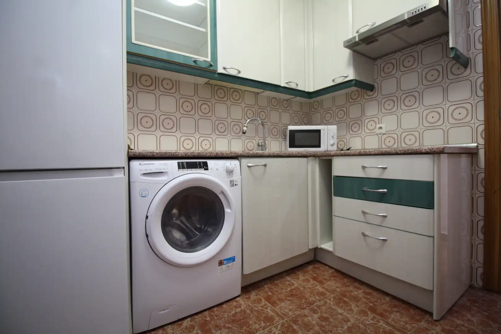 Cocina de Piso de alquiler en Valladolid con Amueblado, Lavadora y Microondas
