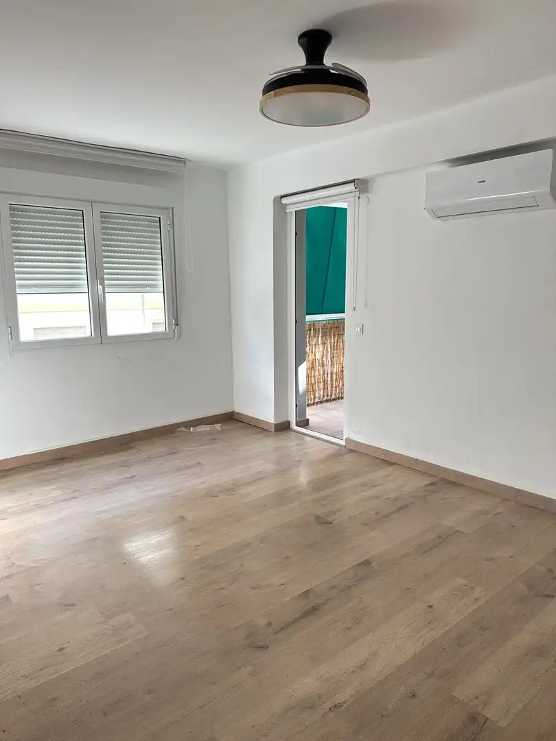 Bedroom of Flat for rent in Mislata  with Air Conditioner, Oven and Washing machine
