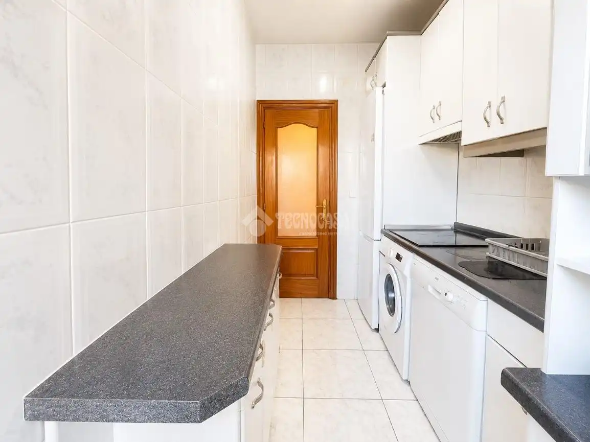 Cuina de Pis en venda en Madrid amb Aire condicionat, Calefacció i Terrassa
