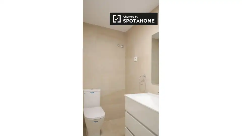 Baño de Piso de alquiler en Madrid con Aire acondicionado, Calefacción y Amueblado
