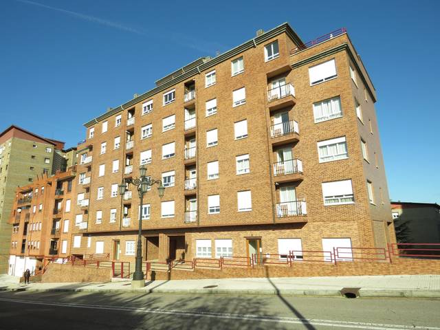 Garaje en Alquiler en Calle de San Lázaro en Parroquias Sur - La Manjoya