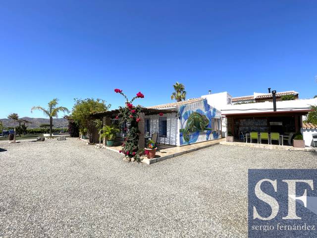 Casa-chalet en Venta en Almáchar