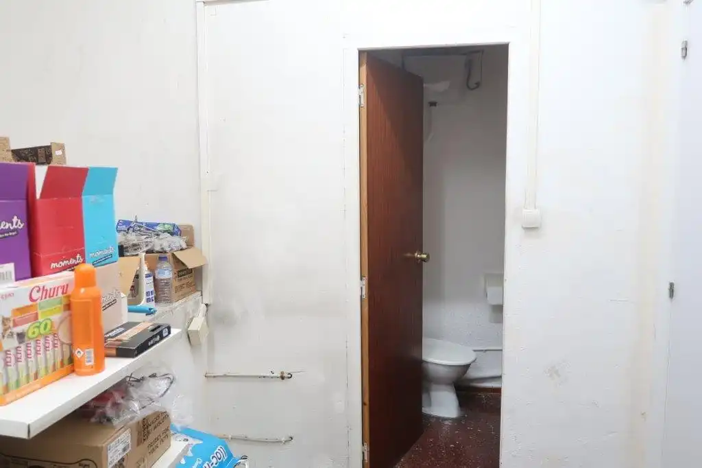 Bany de Local en venda en Barcelona amb Aire condicionat