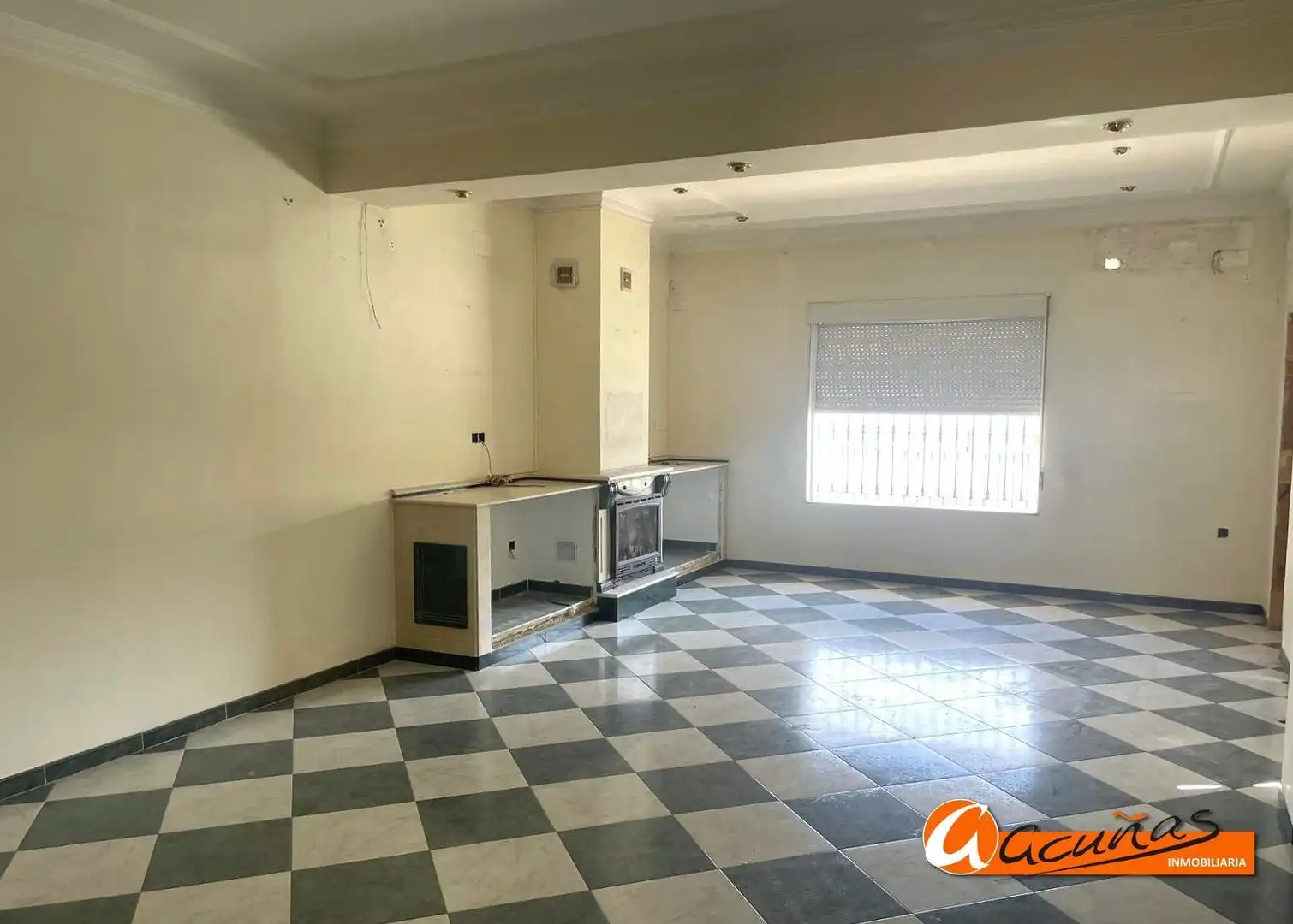 Casa adosada en venta en Gilena con Terraza y Trastero