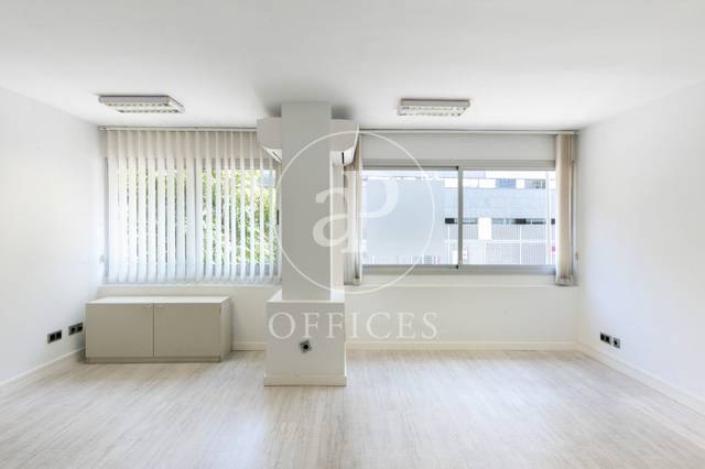 Oficina en Alquiler en Carrer de Sabino Arana en La Maternitat i Sant Ramon