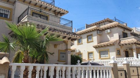 Foto 2 de Casa adosada en venta en Calle Chile, Villamartín - Las Filipinas, Orihuela