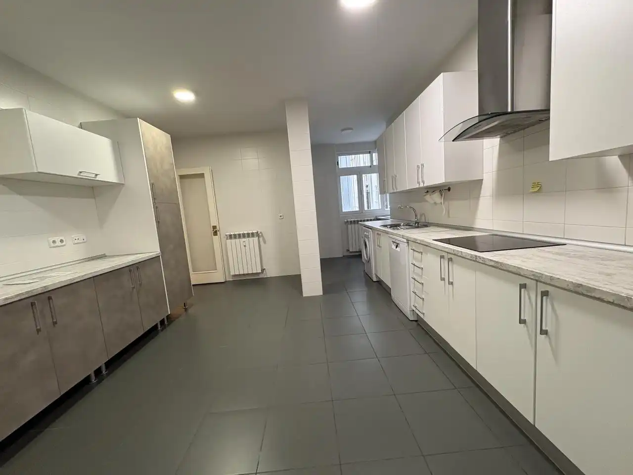Cuina de Pis de lloguer en Madrid amb Aire condicionat, Calefacció i Terrassa