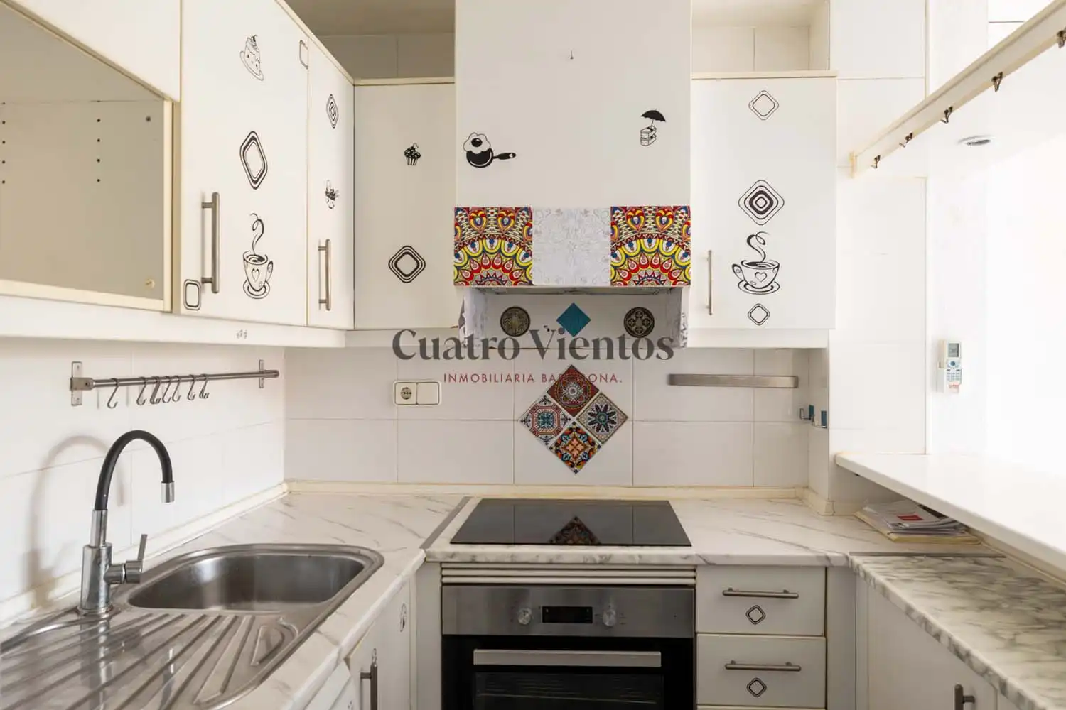Kitchen of Flat for sale in Barcelona  with Air Conditioner, Heating and Oven