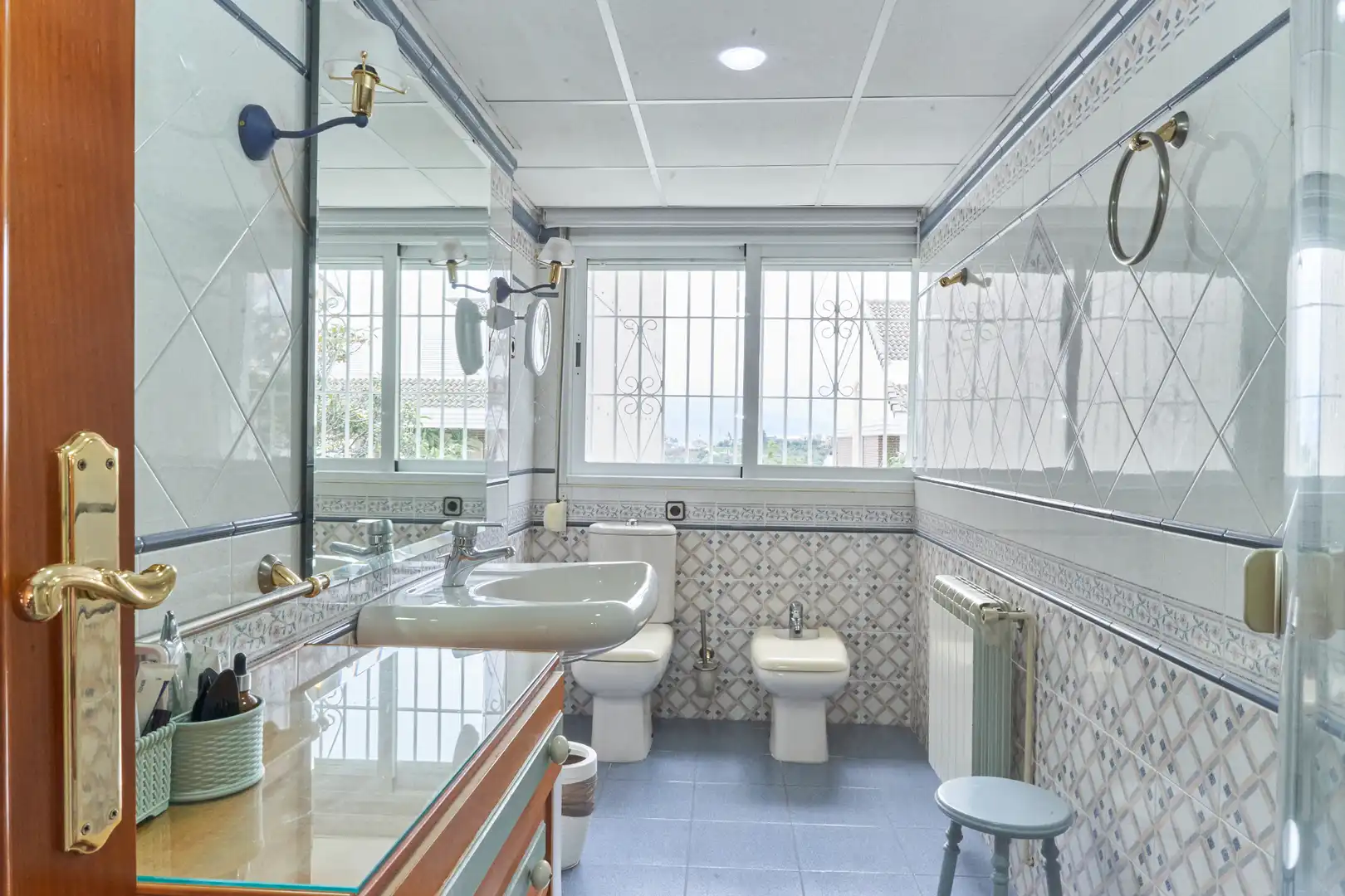 Bathroom of Detached homes for sale in Jaén  with Furnished