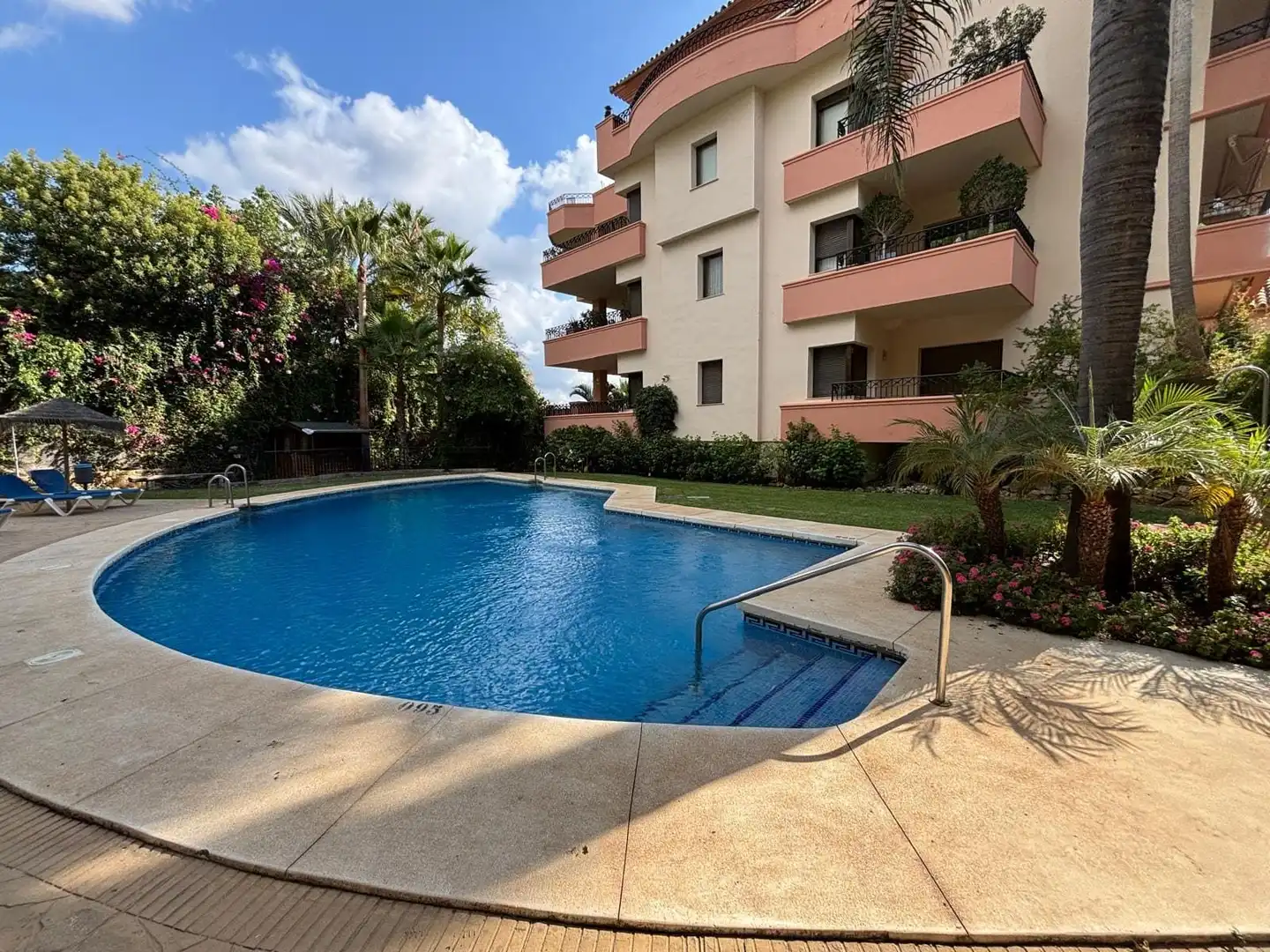 Piscina de Apartament de lloguer en Marbella amb Calefacció, Jardí privat i Terrassa