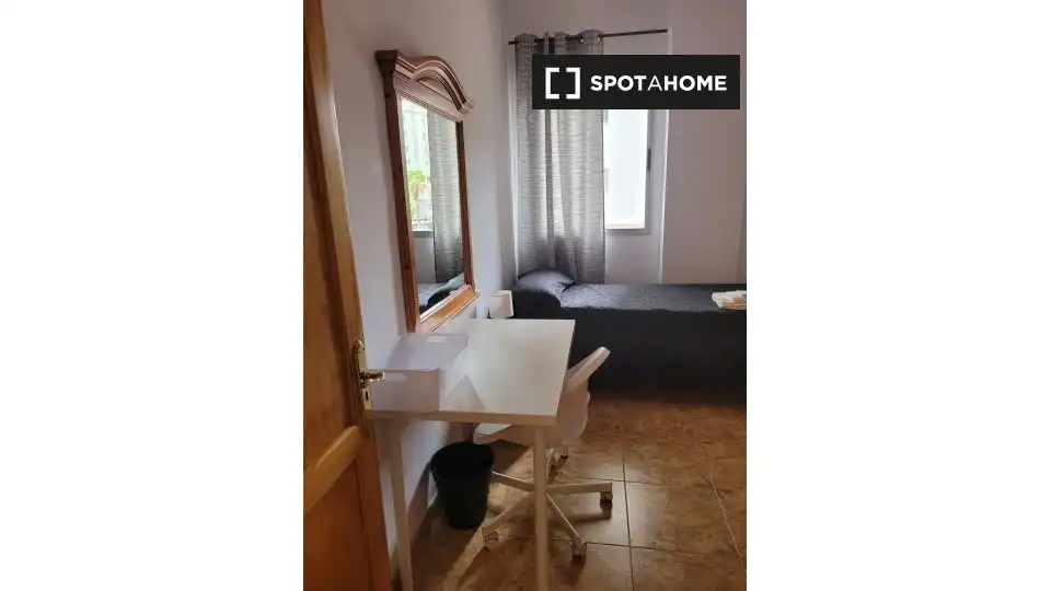 Bedroom of Flat for share in Las Palmas de Gran Canaria  with Air Conditioner, Terrace and Furnished