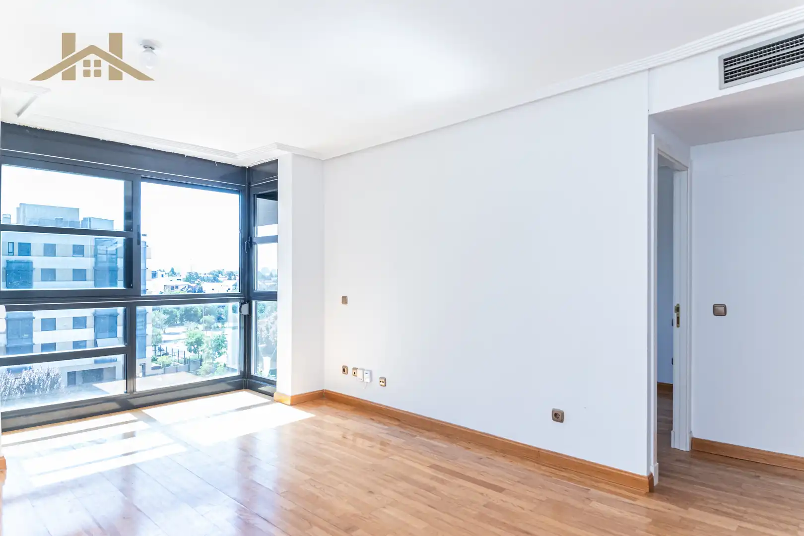 Bedroom of Flat for sale in Madrid  with Air Conditioner, Private garden and Storage room
