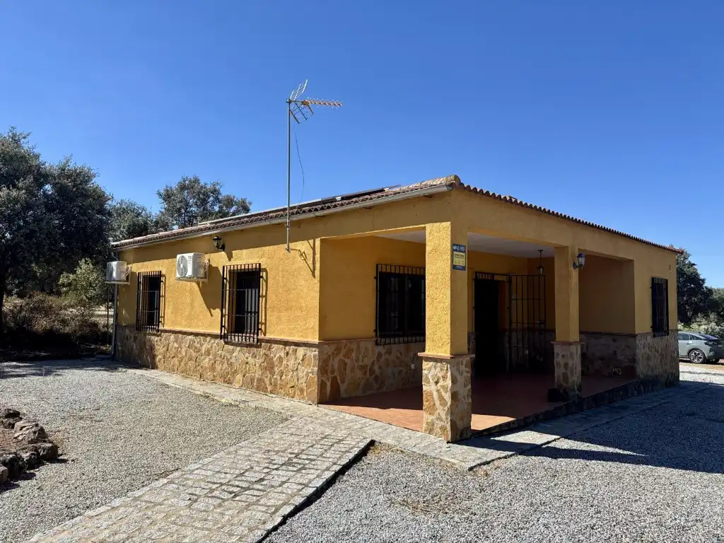 Exterior view of Country homes for sale in Zarza-Capilla, Badajoz