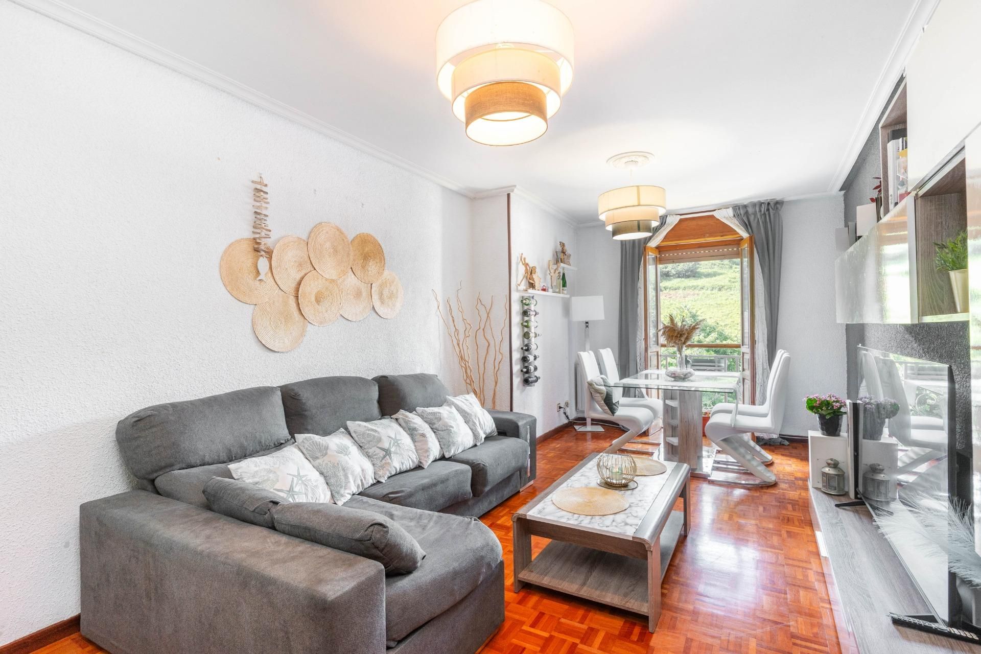 Living room of Flat for sale in Cangas de Onís  with Heating, Parquet flooring and Storage room