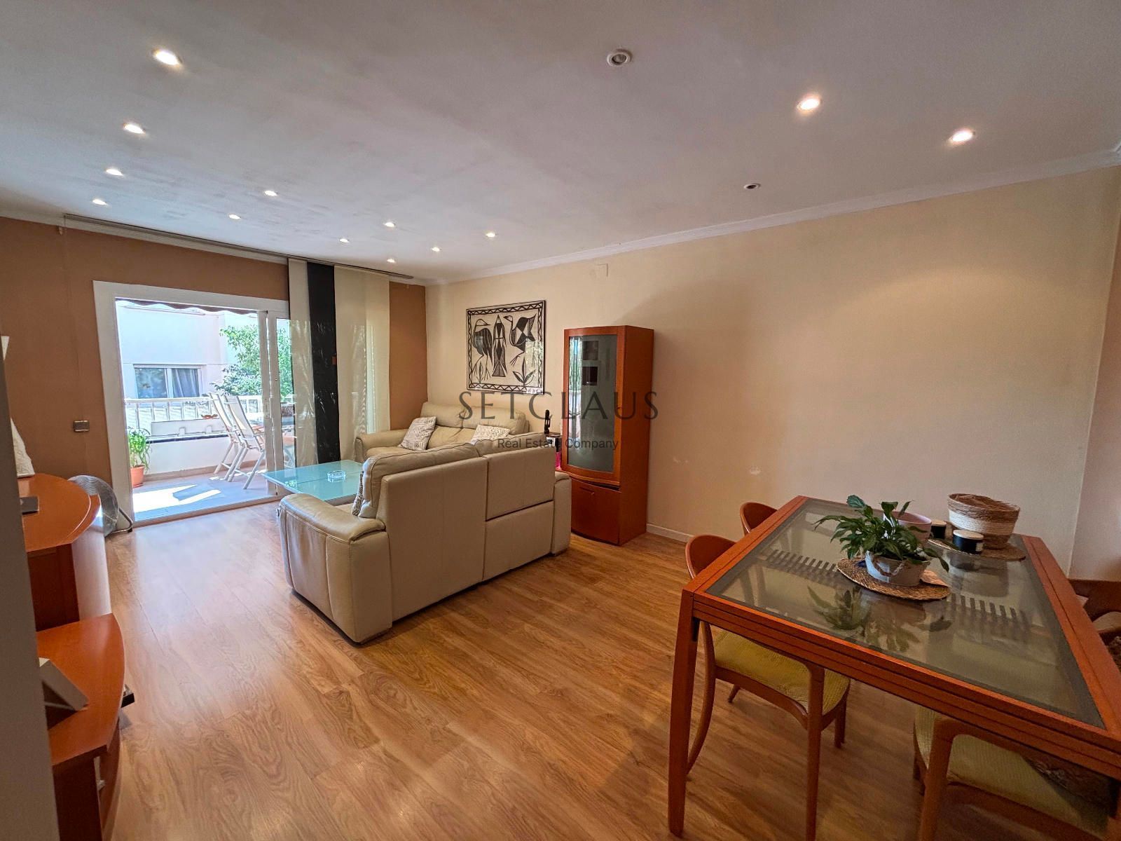 Living room of Flat for sale in El Masnou  with Air Conditioner, Parquet flooring and Terrace