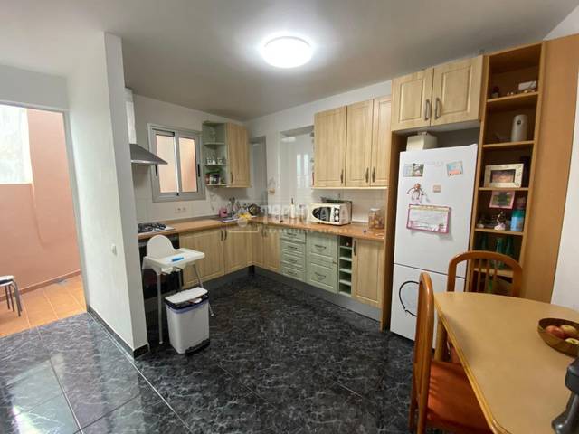 Casa adosada en Venta en Calle Romen en Playa Jardín