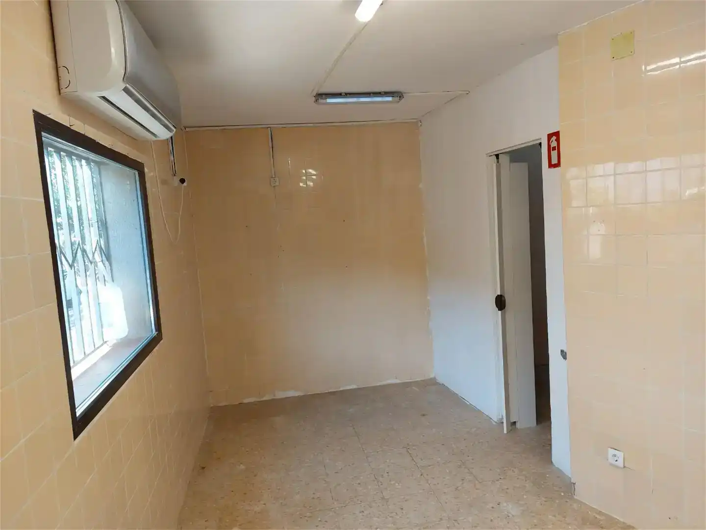 Local de lloguer a Calle de Alfonso Rodríguez Castelao, 26, Peñagrande