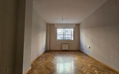 Bedroom of Flat for sale in  Madrid Capital  with Heating and Storage room