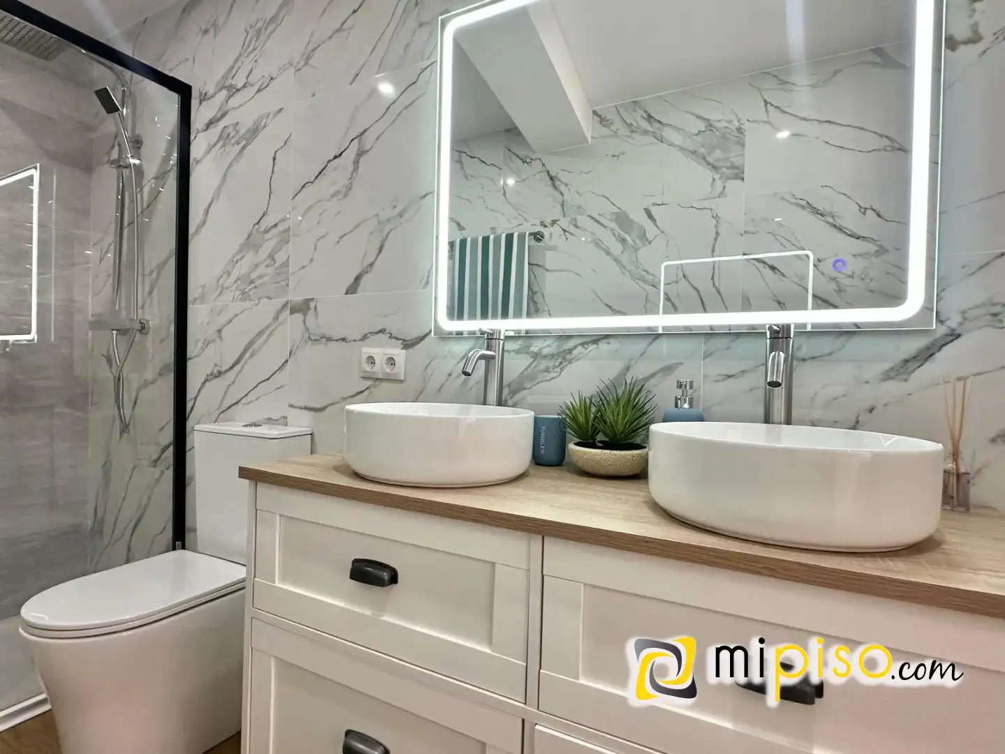 Baño de Piso en venta en Laredo con Calefacción, Amueblado y Balcón