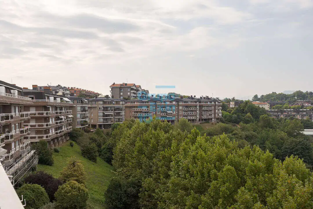 Vista exterior de Ático en venta en Donostia - San Sebastián  con Calefacción, Terraza y Piscina
