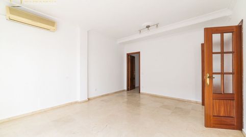 Foto 3 de Dúplex en venda a Salvador Dalí, La Algaba, Sevilla