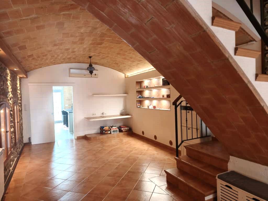 House or chalet for sale in Salt  with Air Conditioner, Heating and Private garden