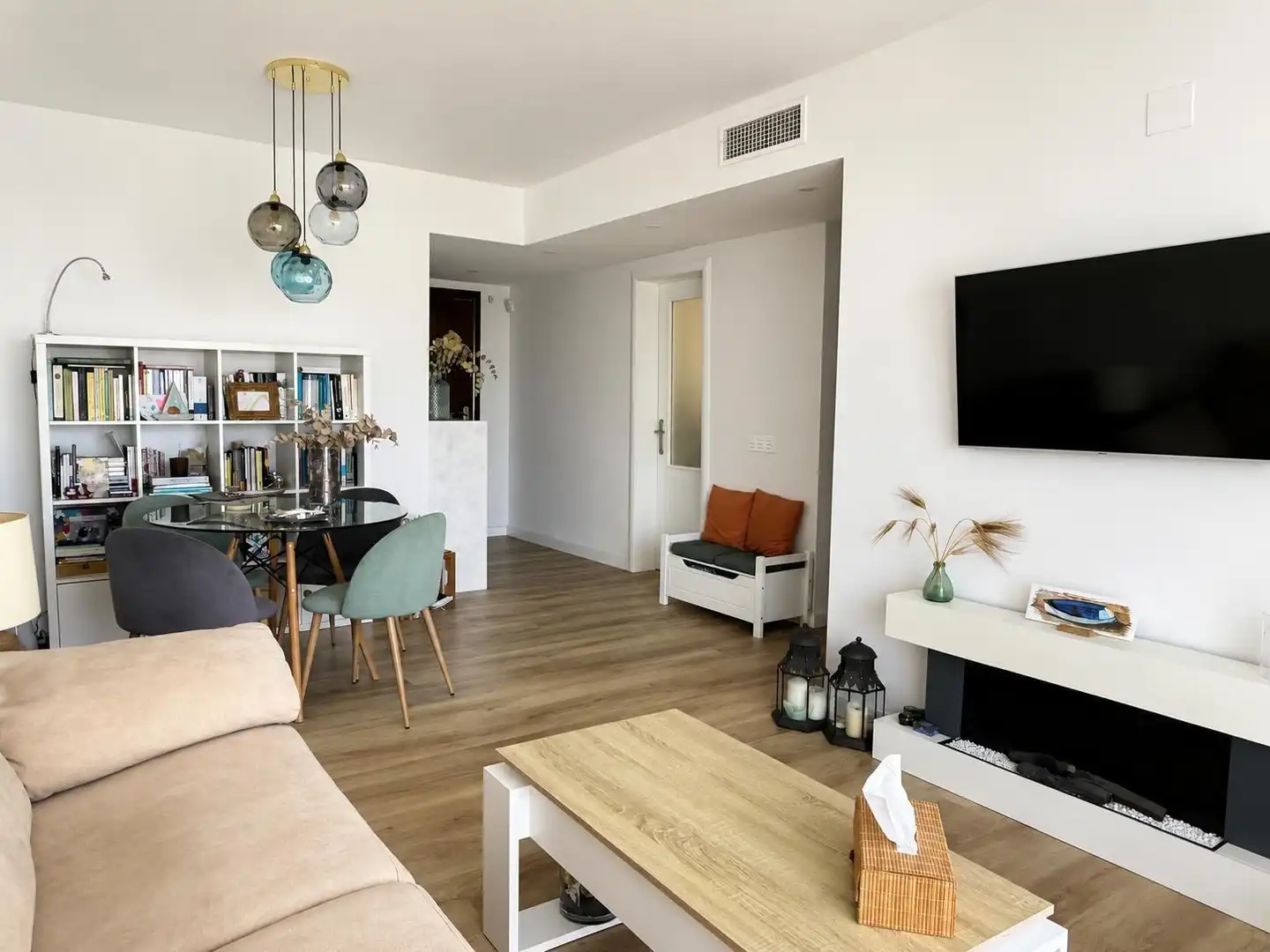 Sala de estar de Ático en venta en Almería con Aire acondicionado, Calefacción y Jardín privado