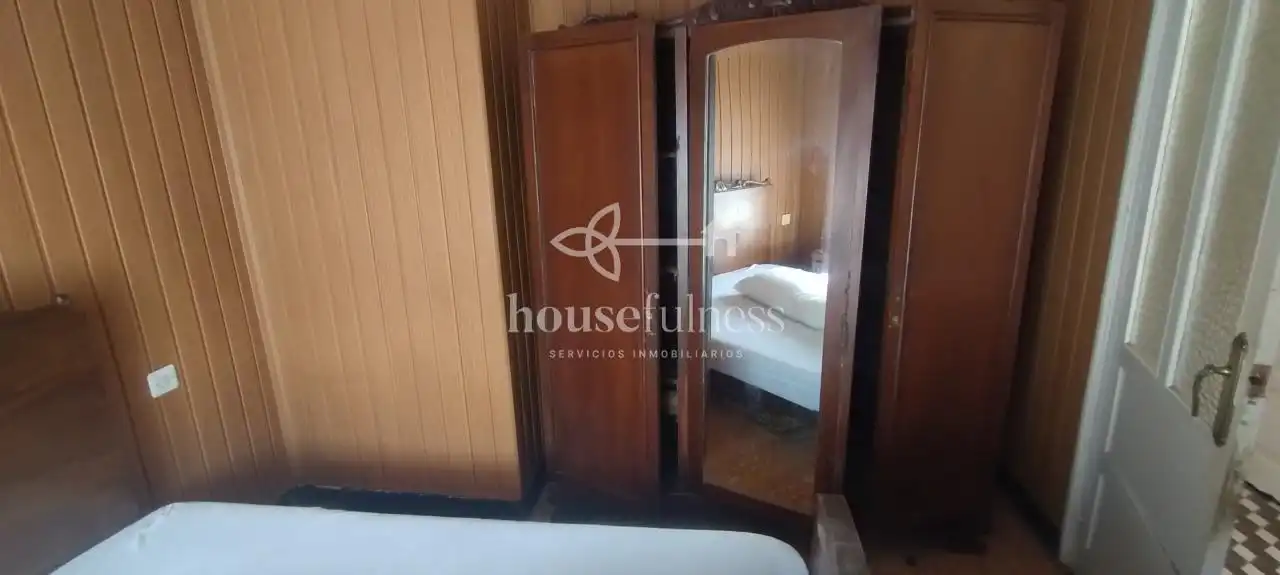 Dormitori de Casa o xalet en venda en Ferrol amb Calefacció, Jardí privat i Parquet