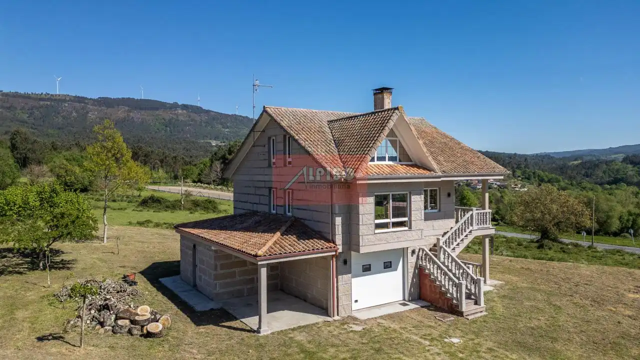 Vista exterior de Casa o chalet en venta en O Carballiño   con Calefacción, Jardín privado y Terraza
