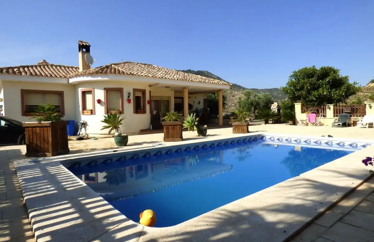 Haus mit Pool zum Verkauf in Relleu