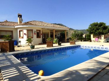 House with pool for sale in Relleu