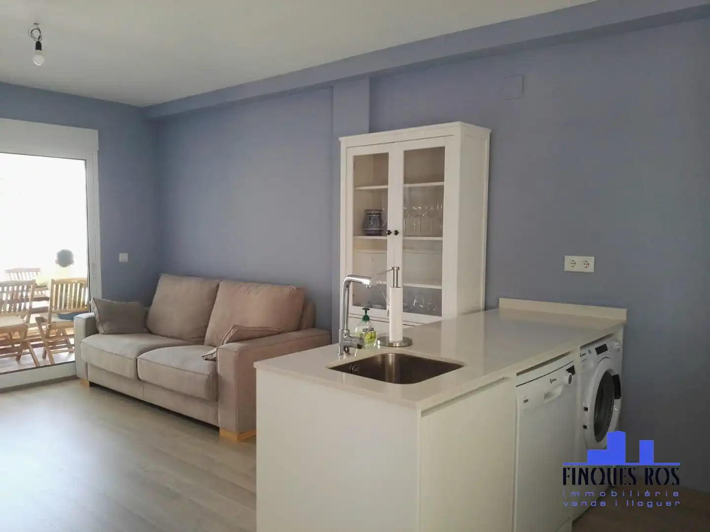 Sala d'estar de Pis de lloguer en Vinaròs amb Calefacció, Parquet i Terrassa