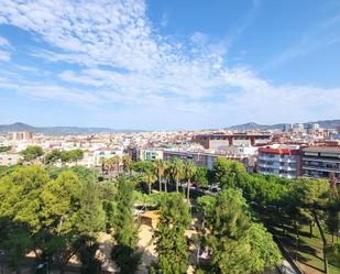 Vista exterior de Dúplex en venda en Cornellà de Llobregat amb Calefacció, Terrassa i Balcó