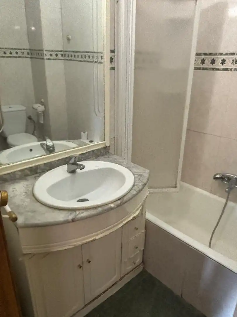 Badezimmer von Wohnung zum Verkauf in Valencia mit Balkon