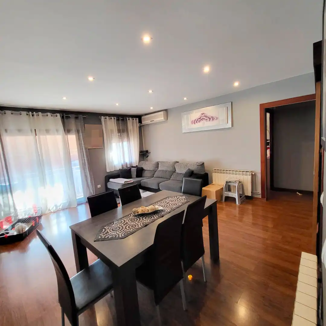 Living room of Flat for rent in Sabadell  with Air Conditioner, Heating and Parquet flooring