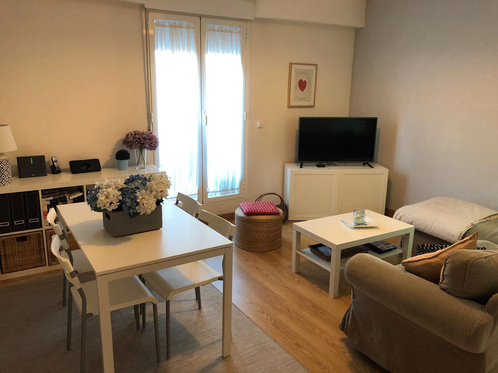 Sala de estar de Piso de alquiler en  Zaragoza Capital con Calefacción, Parquet y Amueblado