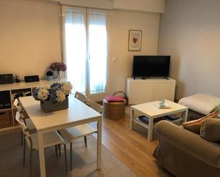 Sala d'estar de Pis de lloguer en  Zaragoza Capital amb Calefacció, Parquet i Moblat