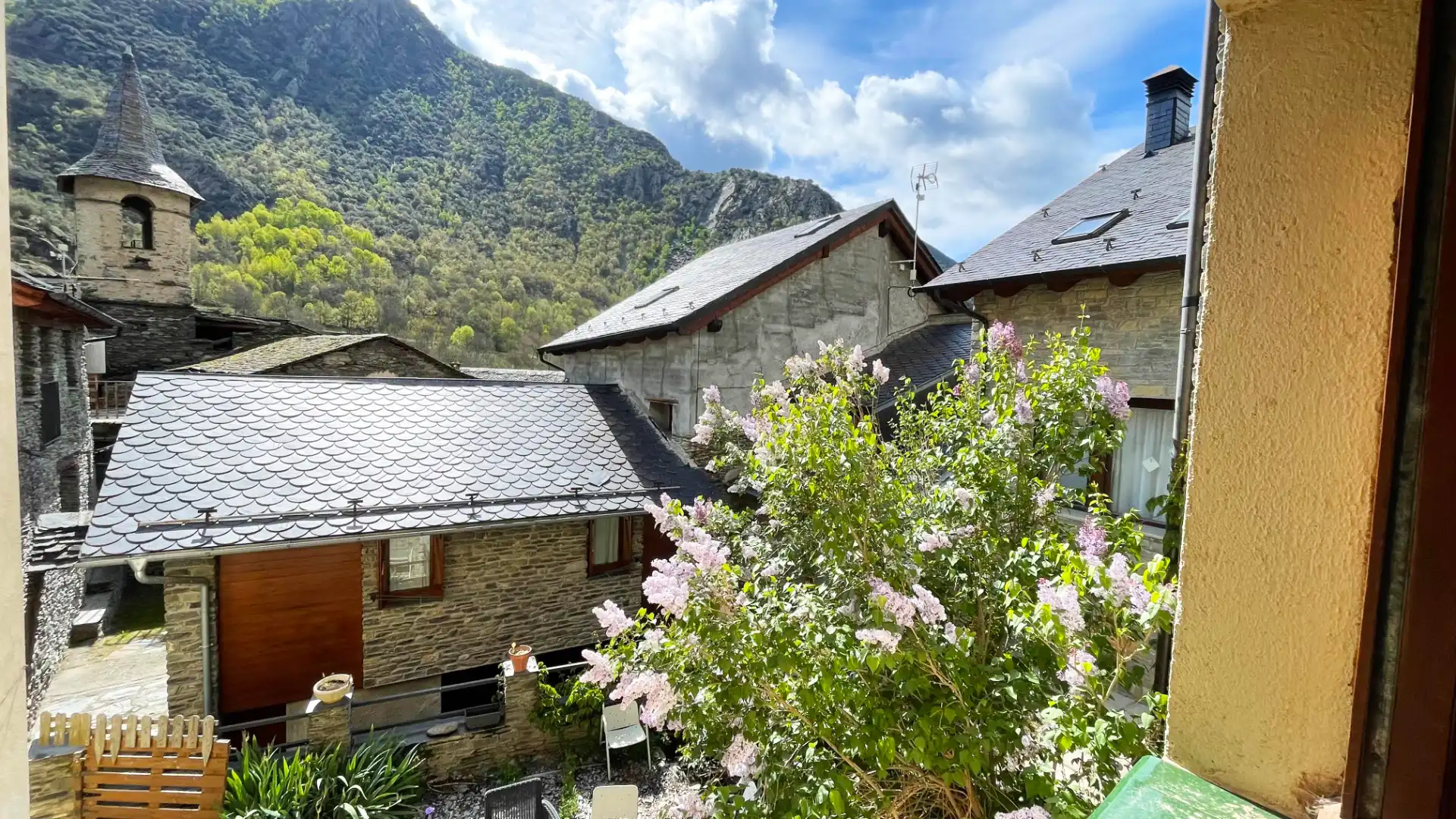Vista exterior de Casa o xalet en venda en Vall de Cardós amb Calefacció, Jardí privat i Parquet