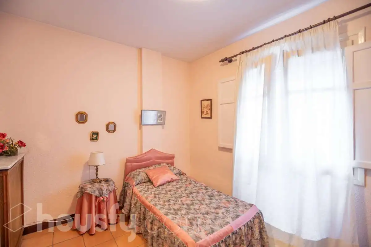Bedroom of Flat for sale in Zaragoza