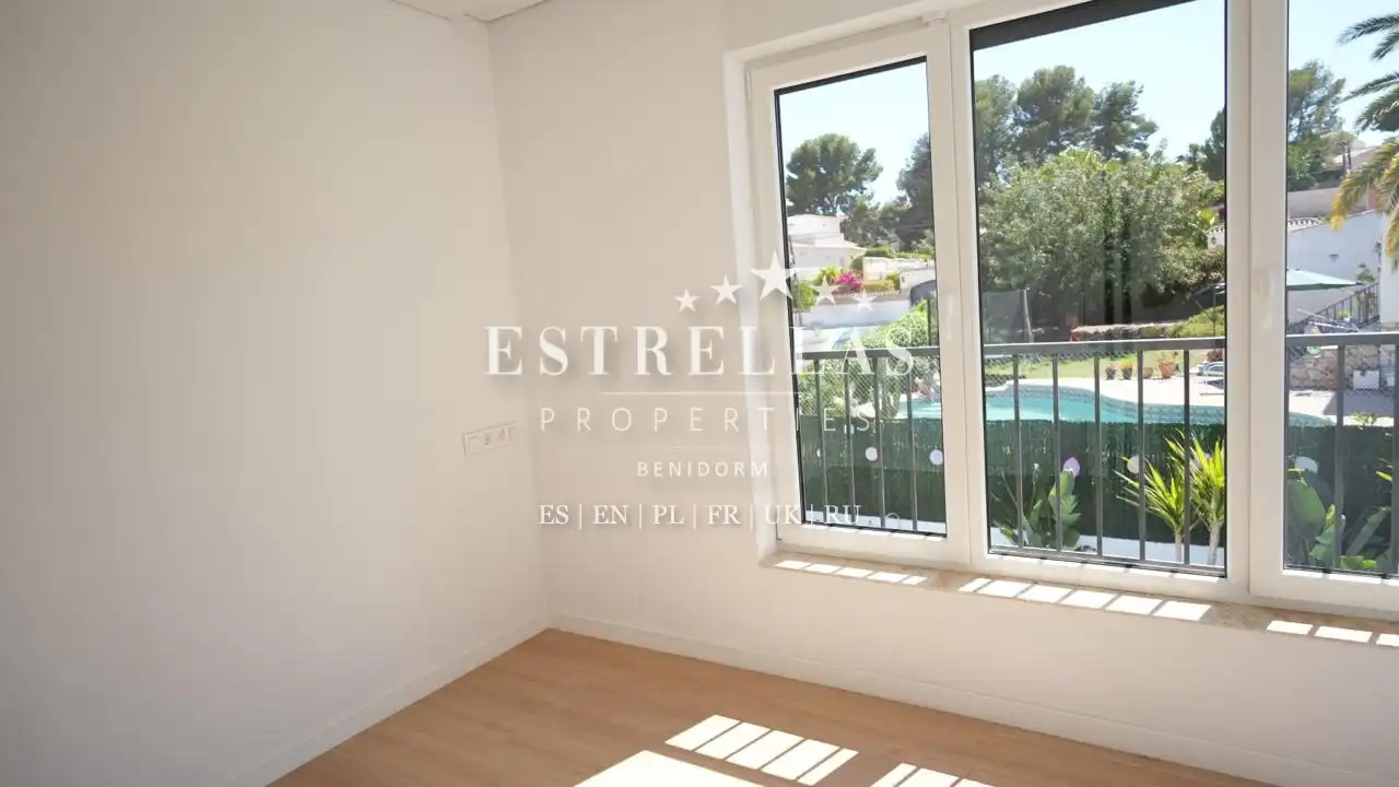 Habitación de Casa o chalet en venta en La Nucia con Aire acondicionado, Calefacción y Jardín privado