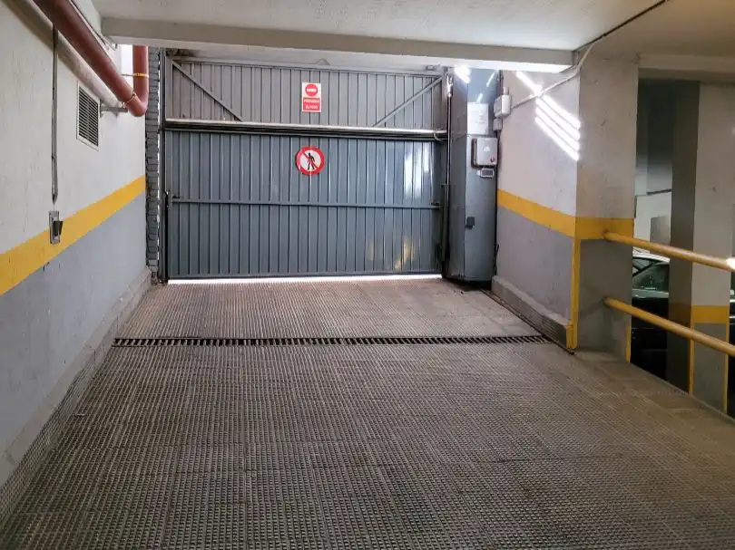 Garaje de alquiler en Calle del Príncipe de Vergara, 197, El Viso